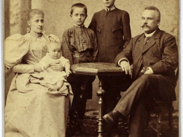 dr-bronislaw-z-zona-i-dziecmi