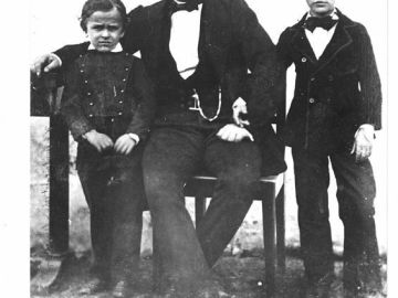 Antoni-Wysoczanski-z-synami-Janem-i-Jozefem