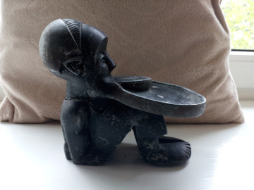 Pamiatka-z-podrozy-w-czasie-wojny-skrytka-na-zlote-monety