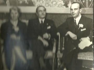 slub-ojciec-babcia-i-tesc-w-tle-Sichulski