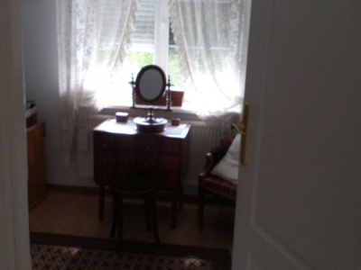 II-gi taboret z apteki Mikolascha i toaletka cioci Wandy Olszewskiej