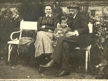 Jan-LdeB-z-zona-Stefania-corka-Wanda-Drohobycz-b-Solna-16-190