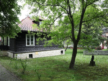 bdom-w-woli-justowskiej-zewnetrze