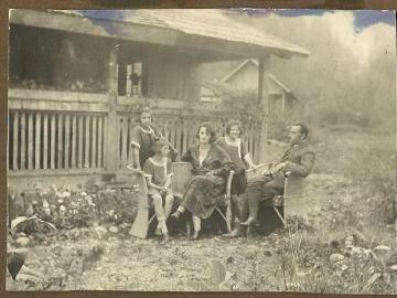 M-i-B-Wysoczanscy-z-corkami-Tatarow-ok-1925