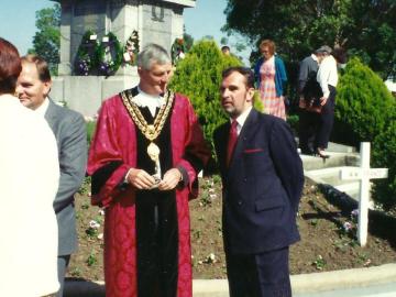 ANZAC-Day-z-burmistrzem-Maitland-Australia-1994