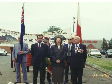 ANZAC-Day-z-prezesem-org.-polonijnej-Feliksem-Danglem-Maitland