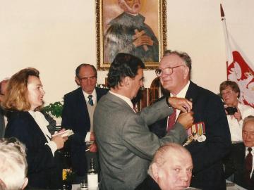 Dekoracja-Weteranow-Brygady-Karpackiej-Melbourne-1992