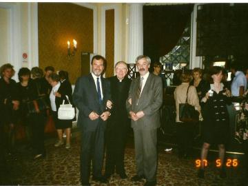 Kosulat-Gen-RP-Nowy-Jork-1-szy-z-prawej-konsul-R.-Klemm-1997