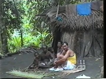 Papua-NG-z-wodzem-plemienia-wyspy-Bam  1993
