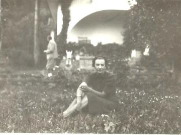 Tatarow-Bialy-Dom-Irena-Wysoczanska-w-tle-ojciec-Bronislaw