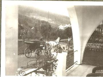 Tatarow-Bialy-Dom-powozi-Wanda-Romaszkan-1935