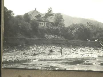 Tatarow-Bialy-Dom-widok-z-drugiego-brzegu-Prutu