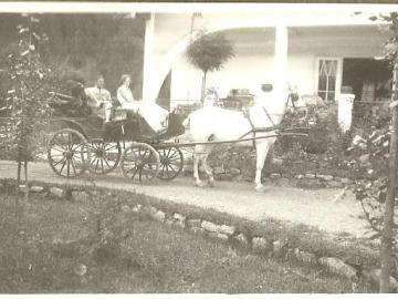 Tatarow-bryczka-powozi-Dzidzia-Wysoczanska-ok-1935